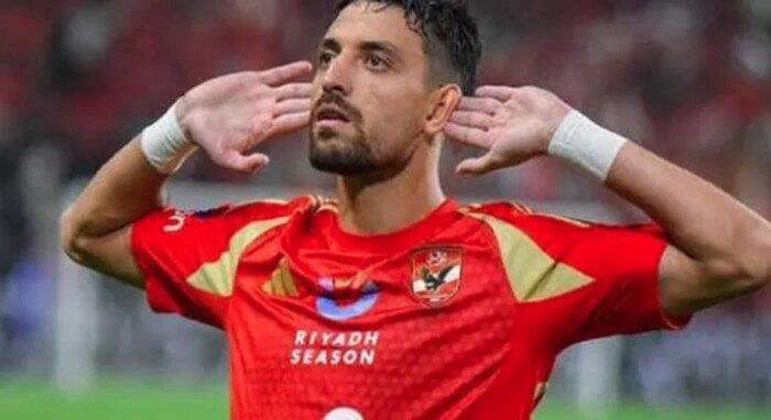 الأهلي يوقع عقوبة مشددة على طاهر محمد طاهر بخصم 50% من راتبه بعد الطرد في كأس مصر