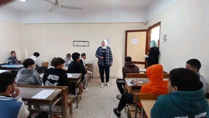مدير تعليم بني سويف تتابع انتظام امتحانات النقل وتؤكد حظر الهواتف داخل اللجان