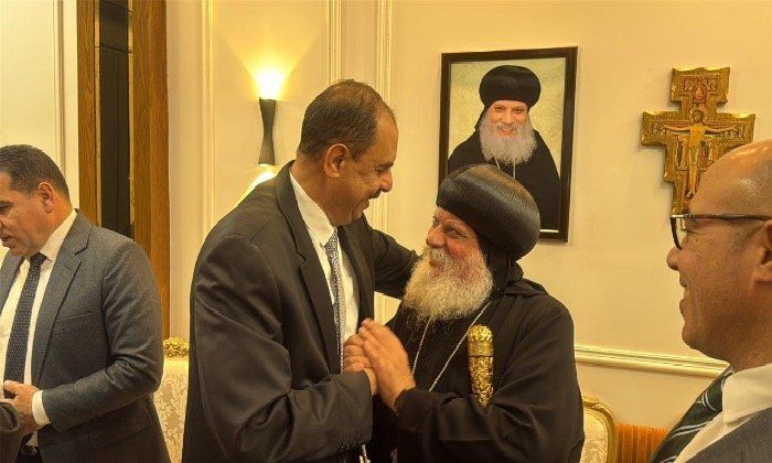 محافظ سوهاج يزور مطرانيات البلينا وجرجا للتهنئة بعيد الميلاد المجيد