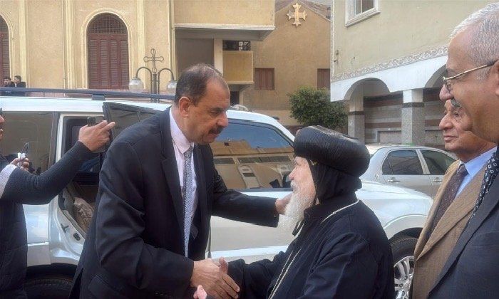 محافظ سوهاج يزور المطرانيات لتقديم التهنئة للأخوة الأقباط بمناسبة عيد الميلاد المجيد