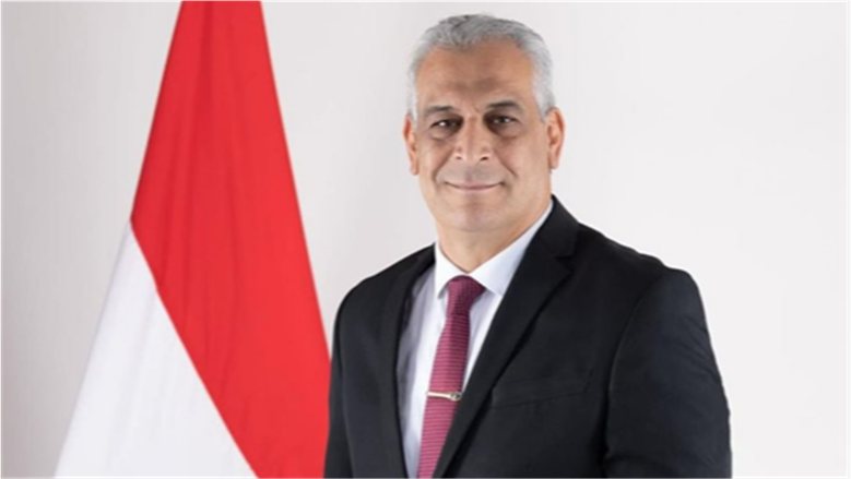 وزير الدولة للإنتاج الحربي يتفقد مصنع 99 ليلًا ويوجه بتأمين خامات الإنتاج