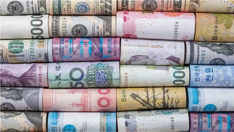 الدولار والعملات اليوم.. أسعار الشراء والبيع في البنوك المصرية