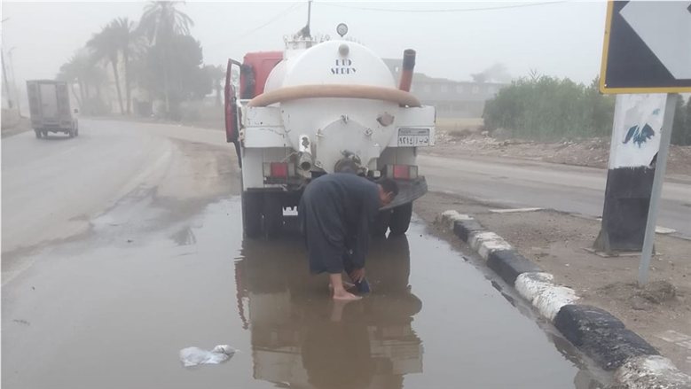 مياه البحر الأحمر : سحب مياه الأمطار بعدة مناطق بالقصير و استمرار حالة الطوارئ بقطاعات الشركة