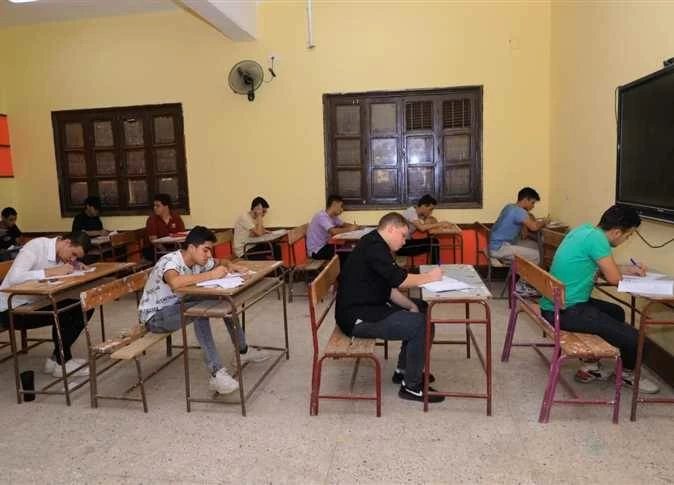 موعد امتحانات شهر نوفمبر 2026 لصفوف النقل.. التعليم تحسم الجدل بشأن التأجيل