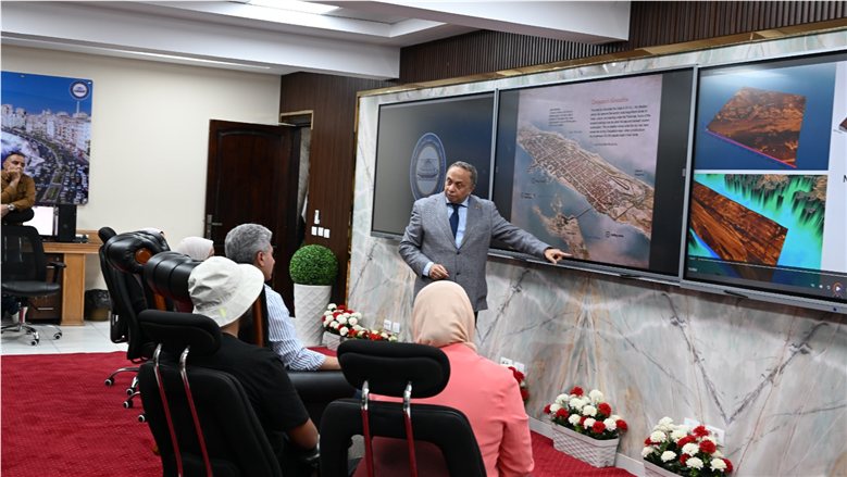 وزير السياحة يتفقد المعهد القومي لعلوم البحار لبحث توظيف البحث العلمي في تطوير السياحة البحرية والأثرية