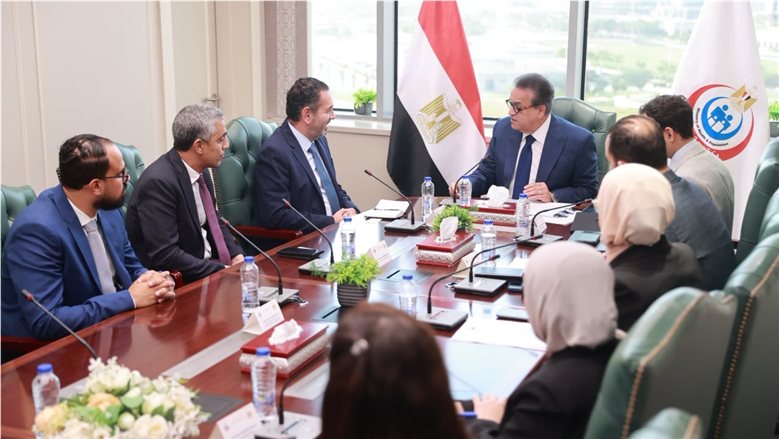 وزير الصحة يستقبل ممثلي "ميدترونيك" لبحث تعزيز التعاون في الجراحات الروبوتية