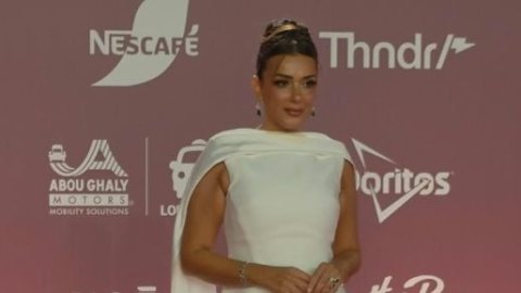 إنجى المقدم وسينتيا خليفة على ريد كاربت «لا جنة لمن تقتله امرأة» بمهرجان الجونة