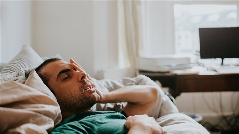 6 أخطاء شائعة قبل النوم قد تؤثر على جودة الراحة ليلًا