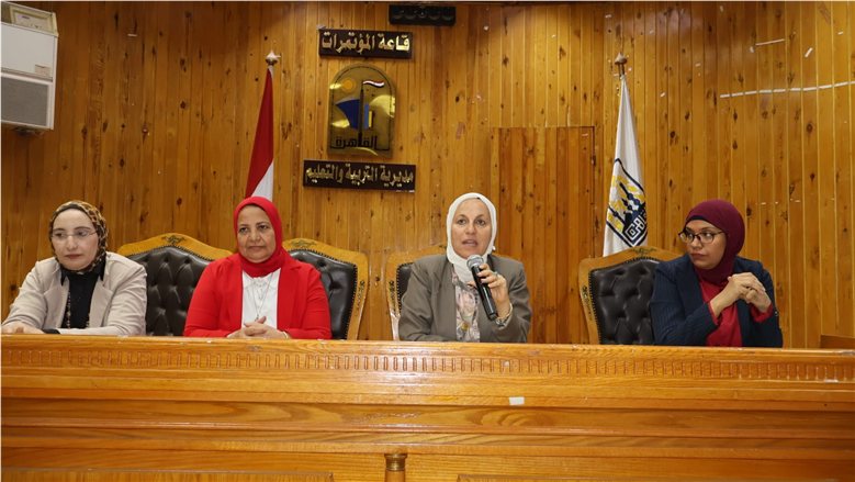 «أبو كيلة» تتابع إجراءات العقود الجديدة للمعلمين العاملين بالحصة.. توجيهات بتوحيد آليات العمل