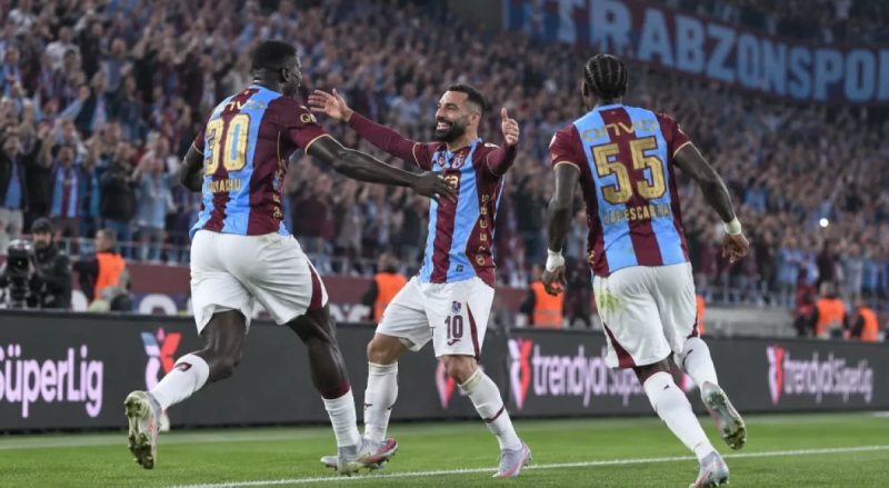 قمة باريس ضد ليون ومهمة جديدة لـ محمد صلاح.. مباريات اليوم الاثنين والقنوات الناقلة