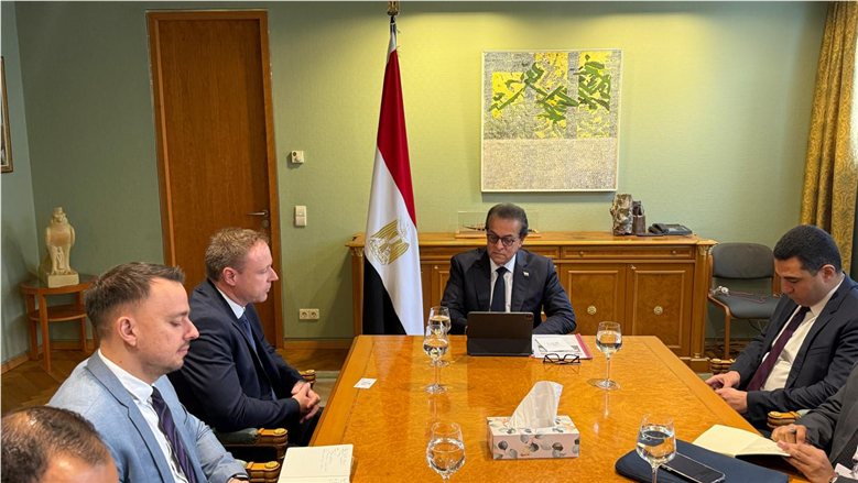 وزير الصحة يبحث مع رئيس «دكتور ماخ» الألمانية تعزيز التعاون في الإضاءة الطبية وتوطين التكنولوجيا