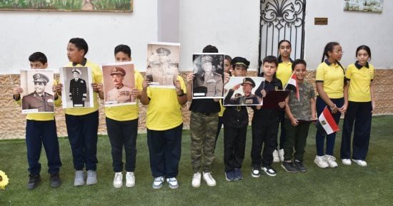 محافظ الأقصر يشارك الطلاب احتفالات انتصارات أكتوبر ويتفقد عددا من المدارس