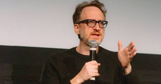 جيمس جراى: الذكاء الاصطناعى لا يمثل تهديدًا للمبدعين والإنسان سر السينما