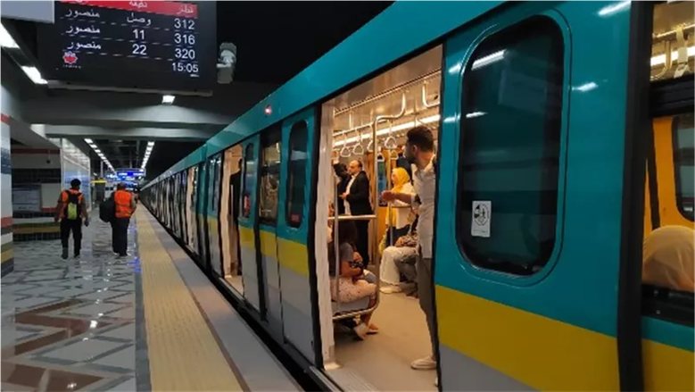 عطل بأبواب قطار مترو الدقي يؤخر الحركة 10 دقائق دون إصابات