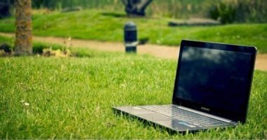 تراجع مبيعات الكمبيوتر عالميًا بنسبة 20%.. لماذا يعزف المستخدمون عن شراء اللابتوبات؟