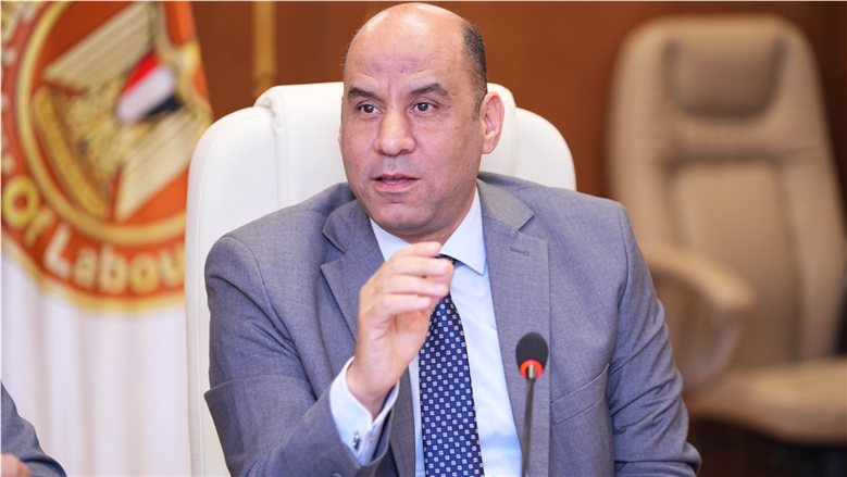 وزير العمل يُصدر 5 قرارات تنفيذية لتعزيز منظومة السلامة والصحة المهنية