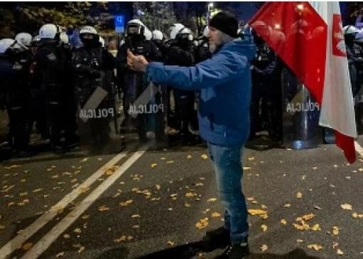 «غير معترف بقضاتها».. كيف تحولت المحكمة الدستورية في بولندا إلى ساحة صراع بين الرئيس والحكومة؟
