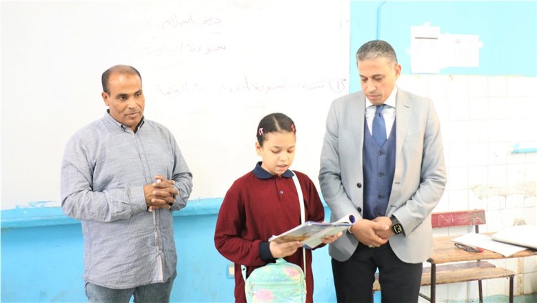 "عطية" يتفقد مدارس الدقي والعجوزة ويؤكد: الانضباط يبدأ من الطابور.. ومصلحة الطالب لا تقبل التهاون