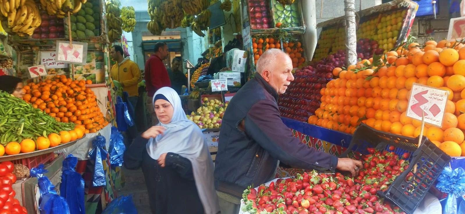البامية بـ 80 جنيهًا والكيوي بـ 300.. أسعار الخضار والفاكهة اليوم في مطروح