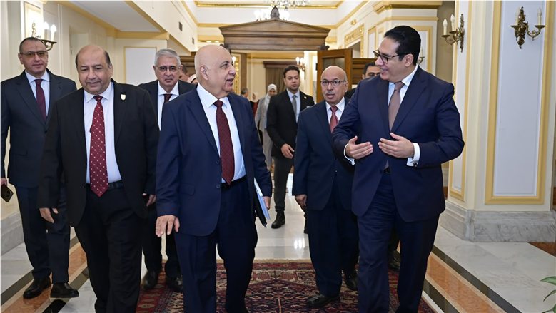 جامعة القاهرة تُطلق موسمها الثقافي 2026 - 2027 بمحاضرة "حماية الأرض"