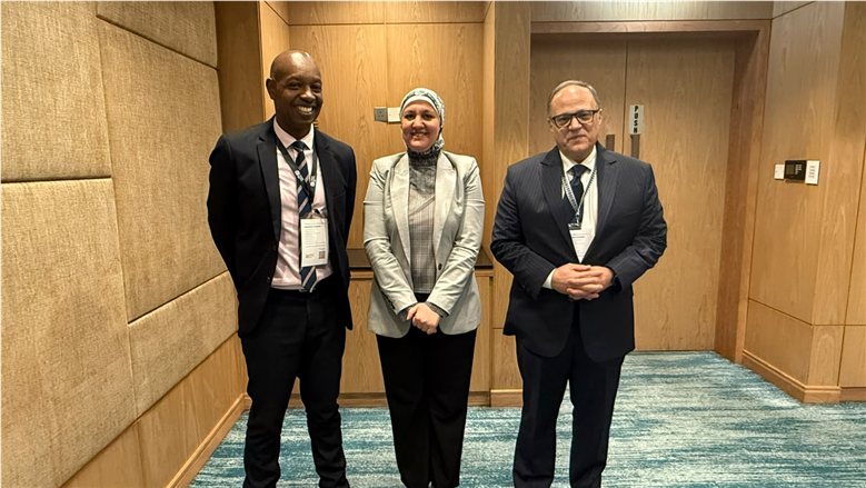 رئيس هيئة الدواء المصرية يبحث مع المدير العام لهيئة الدواء والغذاء الرواندية آفاق التعاون المشترك