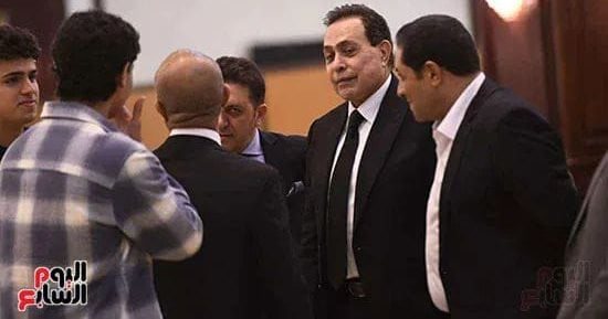 مصطفى كامل ومحمد فؤاد وعدوية وحماده هلال في عزاء شقيق حكيم