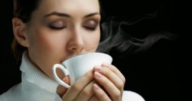 ماذا يحدث لجسمك عند تناول المشروبات شديدة السخونة؟