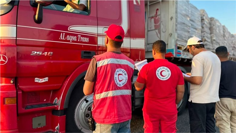 "زاد العزة".. الهلال الأحمر المصري تغيث الأشقاء بأكثر من 2653 طنًا من المساعدات