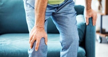 علاج الركبة غير الجراحى يسكن الألم لـ 80% من المرضى.. دراسة توضح