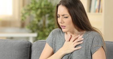 بينها ارتعاش الجفن.. اعرف اسباب 5 اعراض يشعر بها الجميع وطرق العلاج