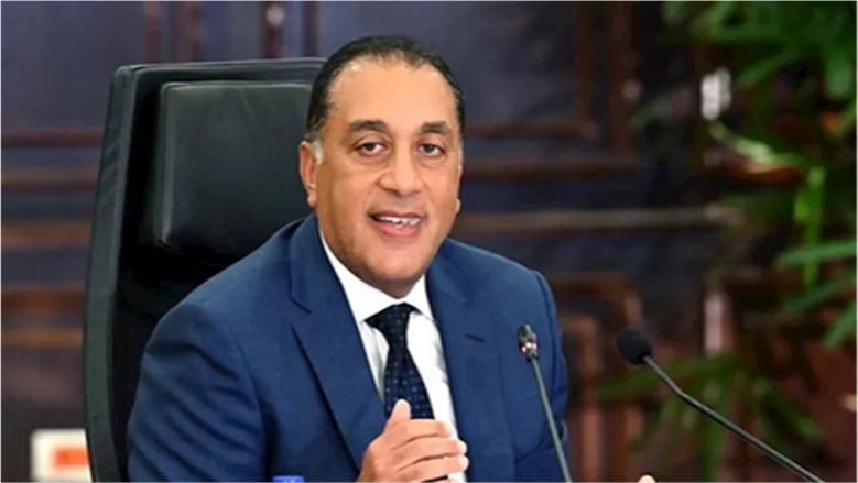 توصيات المنتدى فى طريق التنفيذ.. رئيس الوزراء يعلن بدء تنفيذ التكليفات الرئاسية بتحسين معيشة المواطنين: زيادة أجور لمعلمى المدارس والجامعات.. وتوسيع الأمن الغذائى