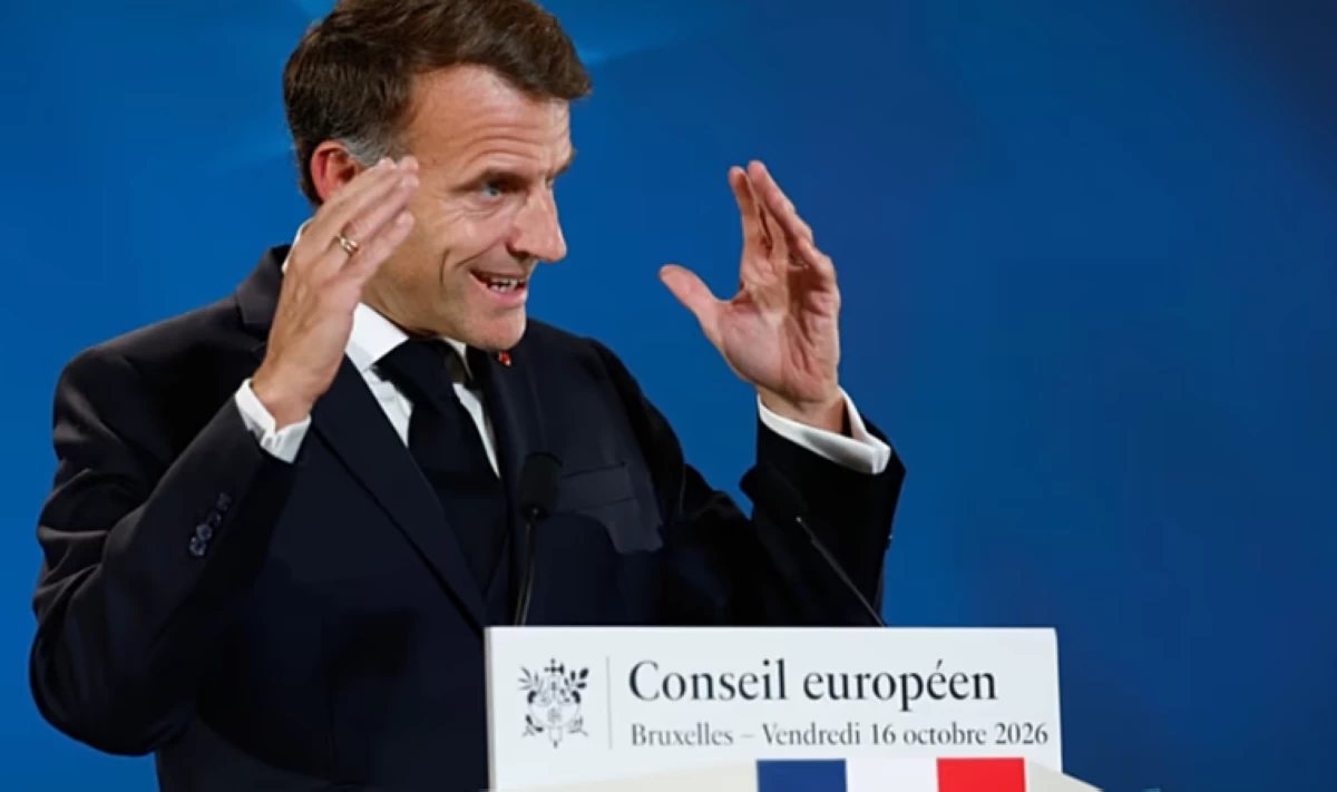 ماكرون يرفض استقالة وزير الداخلية الفرنسي
